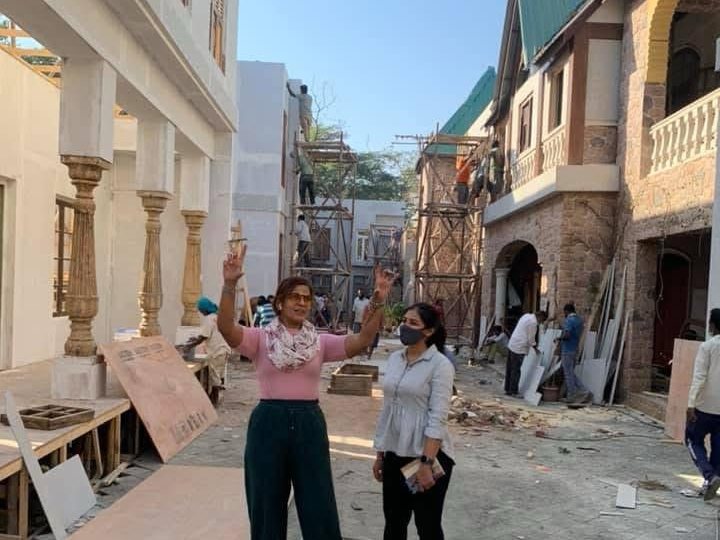 Directing the set under construction